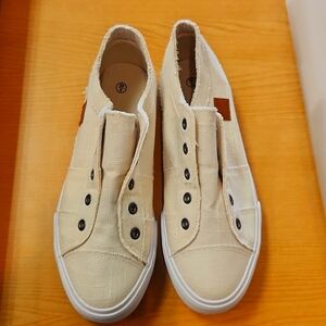 Amazon Brand Tan Slip On Shoes